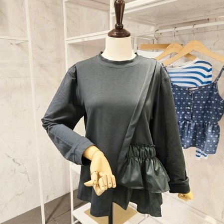 사선 주름 긴팔 티셔츠