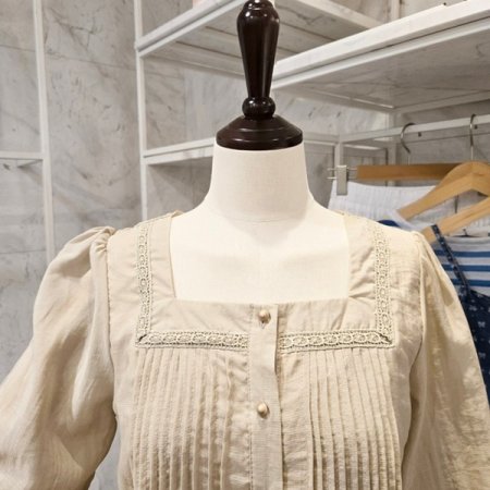 스퀘어넥 핀턱주름 블라우스