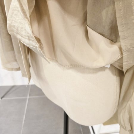 스퀘어넥 핀턱주름 블라우스