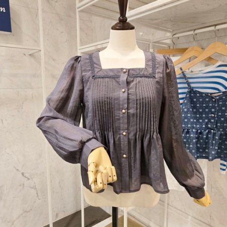 스퀘어넥 핀턱주름 블라우스