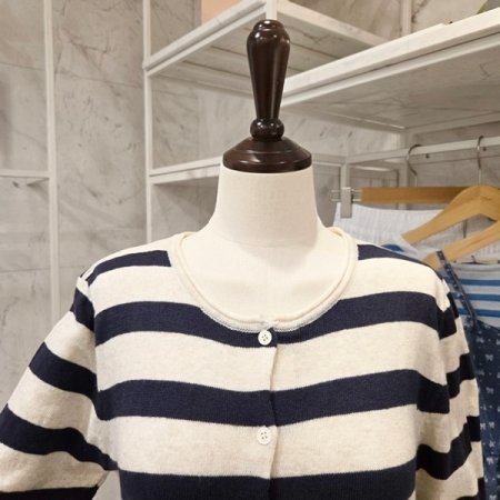 로고 자수 스트라이프 가디건