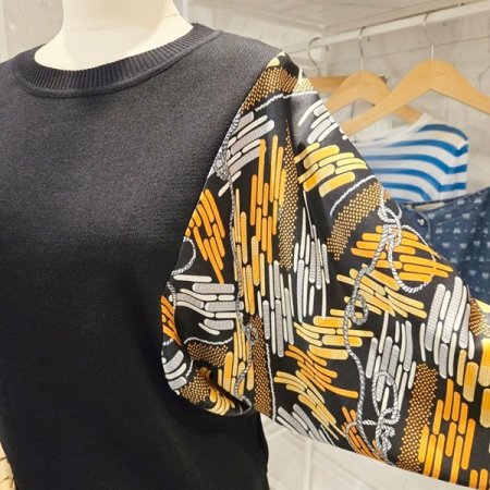 프린트 배색 가오리 니트