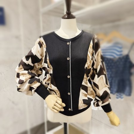 사선 배색 소매 니트