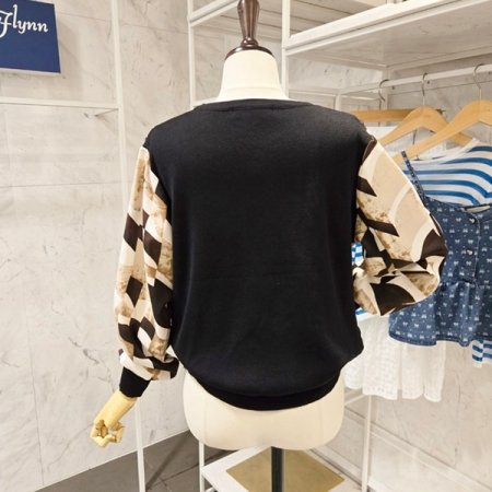 사선 배색 소매 니트