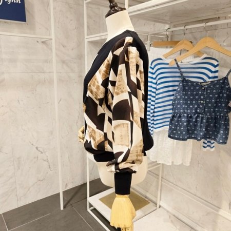 사선 배색 소매 니트