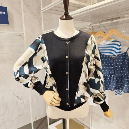 사선 배색 소매 니트