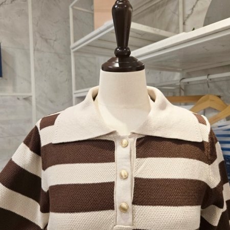 쓰리단추 스트라이프 니트