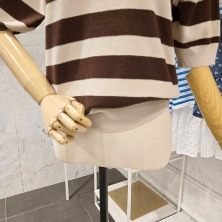 쓰리단추 스트라이프 니트