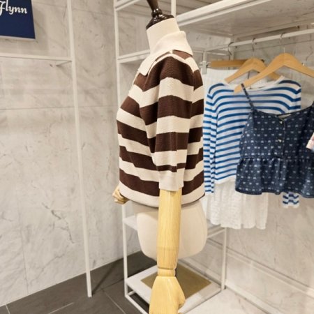 쓰리단추 스트라이프 니트