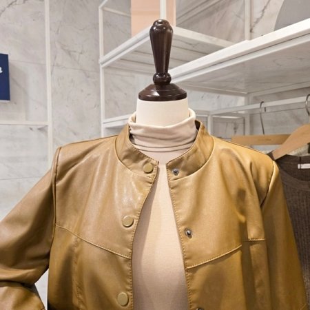 라운드넥 버튼 레더 자켓