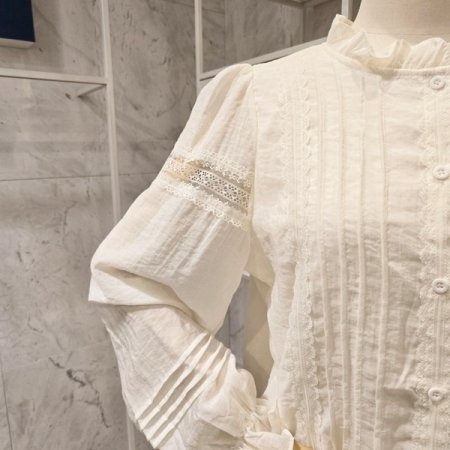 레이스 핀턱 블라우스