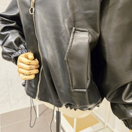 로고자수 레더 점퍼