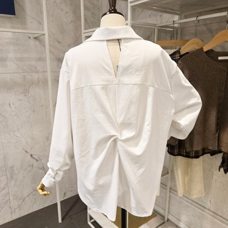 뒷 꼬임 카라 블라우스