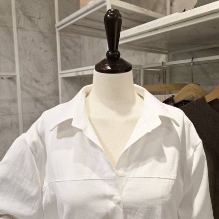 뒷 꼬임 카라 블라우스