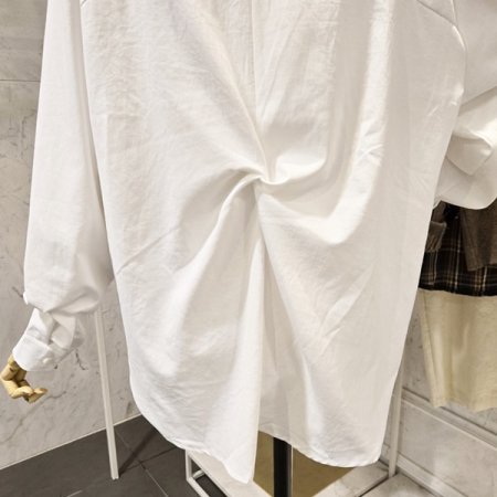 뒷 꼬임 카라 블라우스