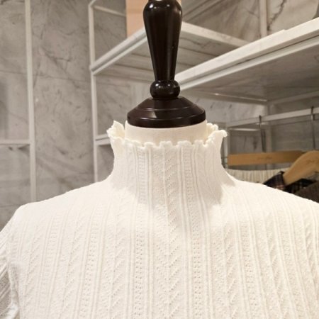 롤링 폴라 패턴 니트