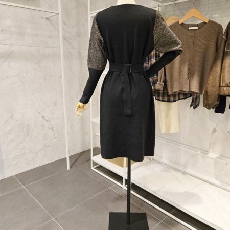 뒷 벨트 핀턱 니트 원피스