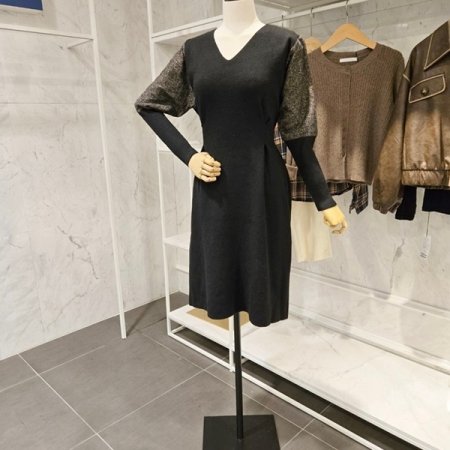 뒷 벨트 핀턱 니트 원피스