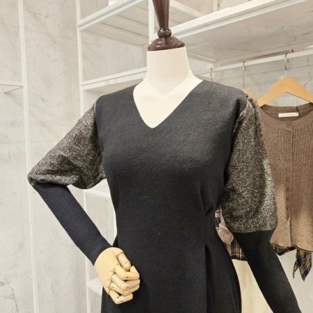 뒷 벨트 핀턱 니트 원피스