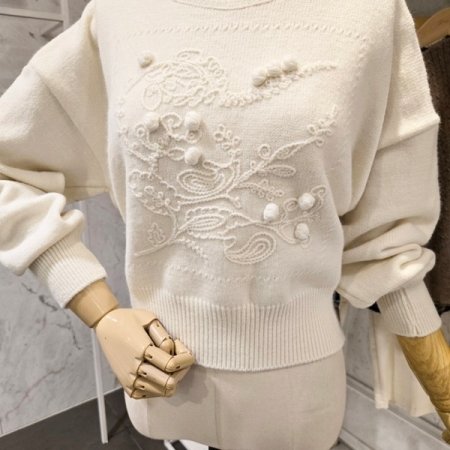 꽃 짜임 라운드넥 니트