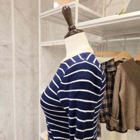 줄무늬 배색 니트