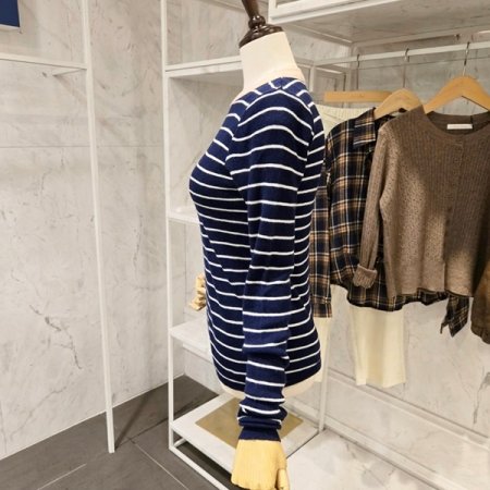 줄무늬 배색 니트