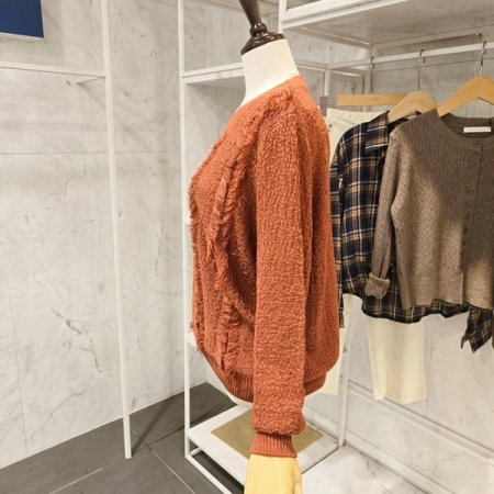 태슬 장식 라운드넥 니트