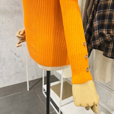 어깨 장식 골지 니트