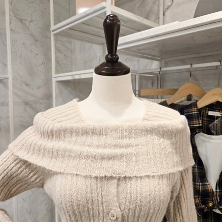 숄더 포인트 니트