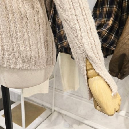 숄더 포인트 니트