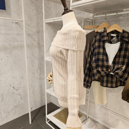 숄더 포인트 니트