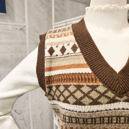 브이넥 패턴 니트 조끼