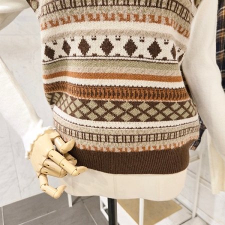 브이넥 패턴 니트 조끼