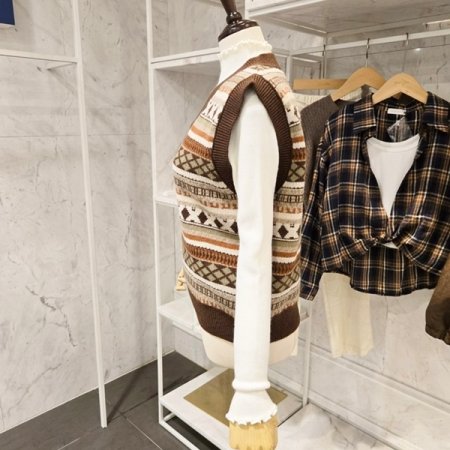 브이넥 패턴 니트 조끼