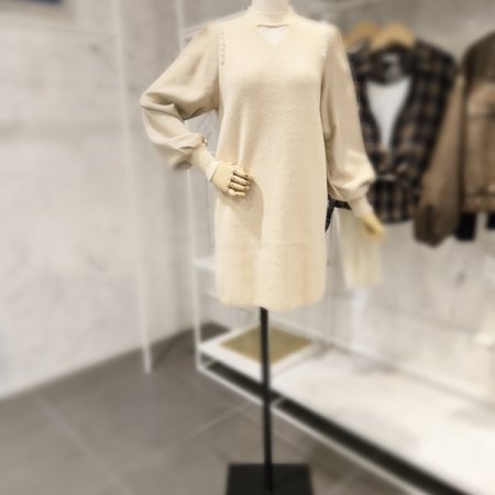 소매배색 진주 니트 원피스