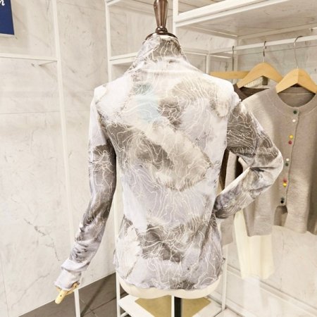 롤링 패턴 티셔츠