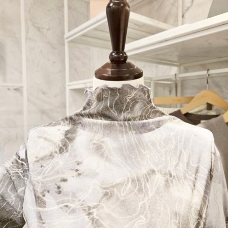 롤링 패턴 티셔츠