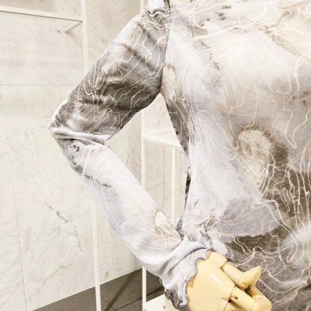 롤링 패턴 티셔츠