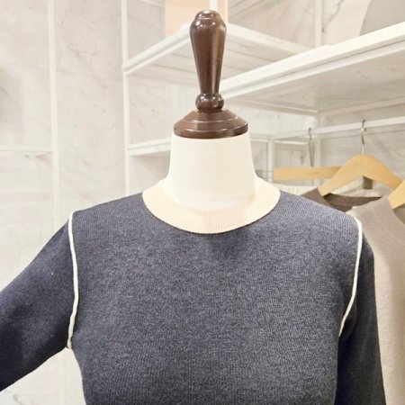 어깨 배색 니트