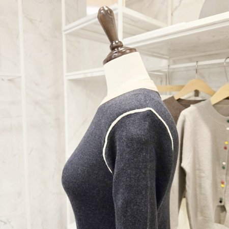 어깨 배색 니트