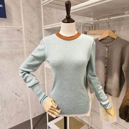 어깨 배색 니트