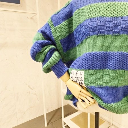 패치 줄무늬 오버핏 니트