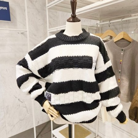 패치 줄무늬 오버핏 니트