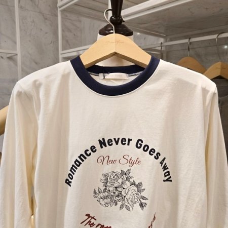 장미 배색 긴팔 티셔츠