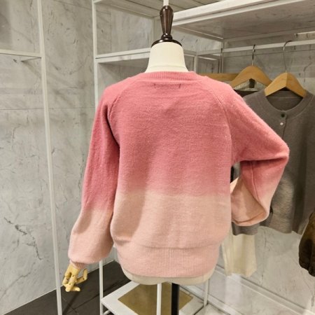 그라데이션 장식 니트