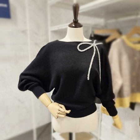 리본장식 보트넥 가오리니트