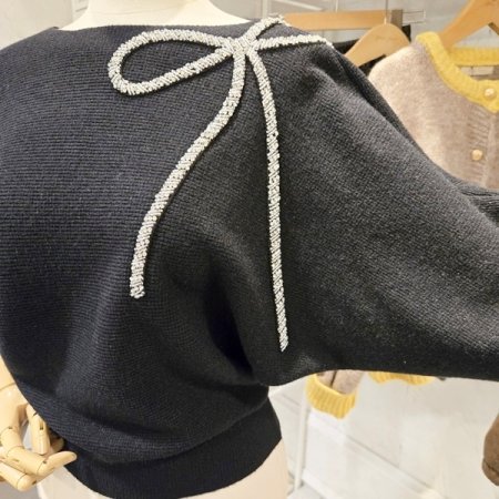 리본장식 보트넥 가오리니트