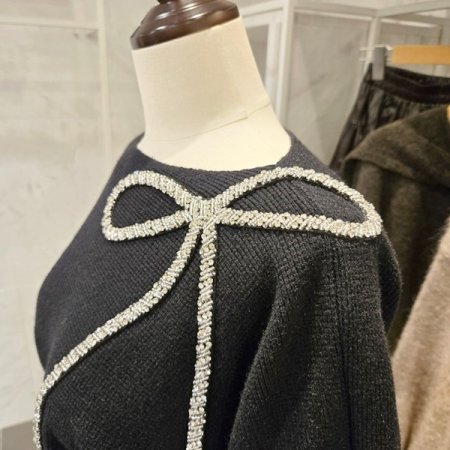 리본장식 보트넥 가오리니트