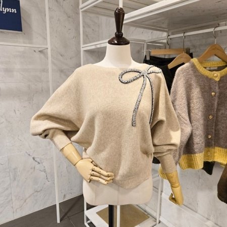 리본장식 보트넥 가오리니트