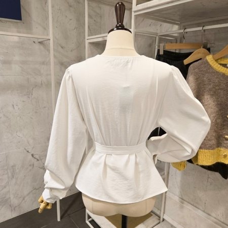 끈 브이넥 블라우스